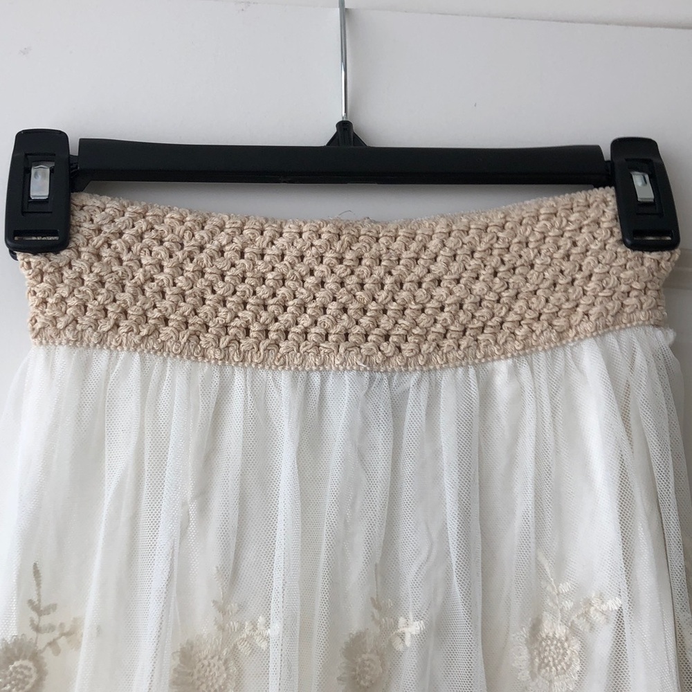 Charlotte Russe Cream Lace Maxi Skirt with Crochet Waistband - Picture 4 of 10